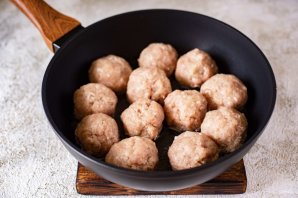 Мясные тефтели с рисом - фото шаг 13