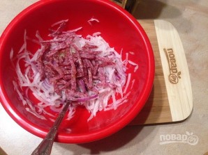 Салат из дайкона с колбасой - фото шаг 5