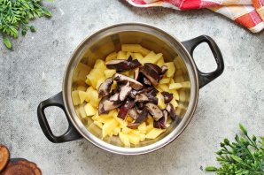 Суп с груздями - фото шаг 4