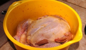Курица в духовке на подставке - фото шаг 1