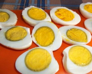 Яйца с икрой - фото шаг 2