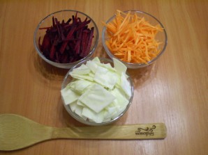 Маринованная капуста со свеклой и морковью - фото шаг 2