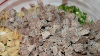 Вкусный салат из говядины - фото шаг 5