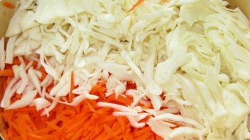 Простой салат из белокочанной капусты - фото шаг 1