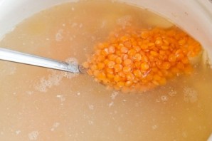 Чечевичный суп с копченостями - фото шаг 6
