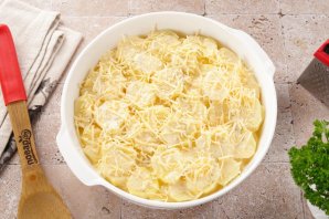 Запеканка из кабачков с картошкой и фаршем в духовке - фото шаг 10