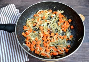 Мясо с грибами в горшочках - фото шаг 6