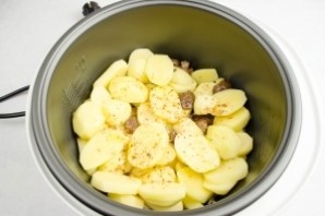 Маслята с картошкой в мультиварке - фото шаг 5