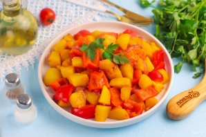 Картофель тушеный с овощами - фото шаг 8