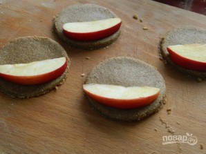 Печенье из гречнево-овсяной муки с яблоком - фото шаг 5