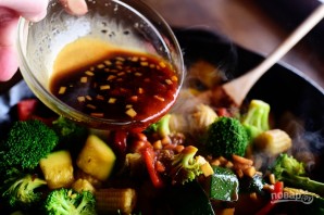 Жареные овощи с соевым соусом - фото шаг 8