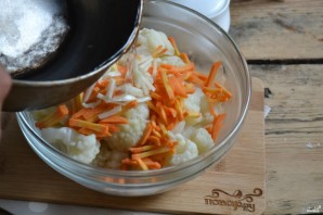 Маринованная цветная капуста с морковью - фото шаг 5