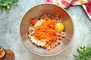 Рыбные котлеты с морковью - фото шаг 4