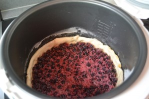 Пирог с черникой из слоеного бездрожжевого теста - фото шаг 6