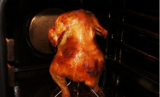 Курица в духовке на подставке - фото шаг 3