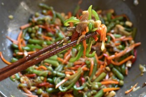Стир-фрай из вешенок с морковью и овощами - фото шаг 11