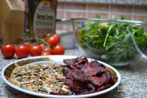 Салат из рукколы с кедровыми орешками - фото шаг 2