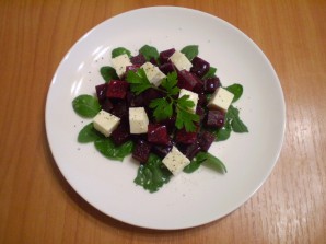 Салат из печеной свеклы с брынзой - фото шаг 4