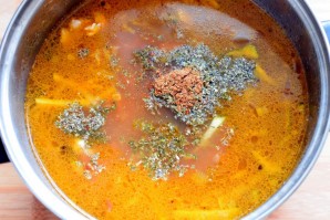 Куриный суп с овощами, грибами и печенкой - фото шаг 5