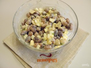 Салат с консервированной фасолью - фото шаг 5