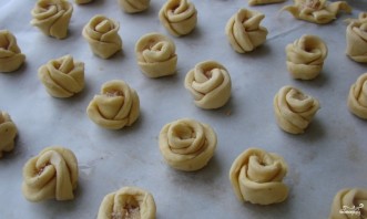 Печенье "Розочки" с орехами - фото шаг 3