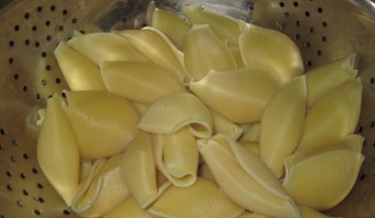 Фаршированные макароны ракушки с грибами - фото шаг 1