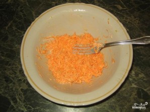 Морковка с чесноком - фото шаг 3