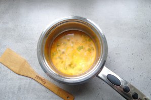 Молочный суп с креветками - фото шаг 7