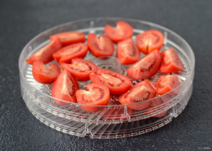 Вяленые томаты с чесноком - фото шаг 3