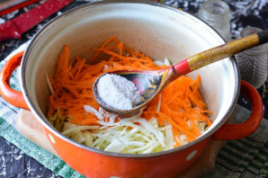 Капуста с морковью на зиму - фото шаг 4