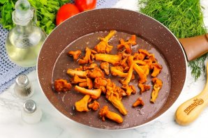 Омлет с лисичками - фото шаг 4