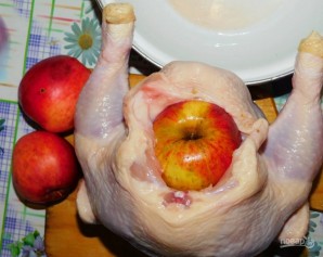 Курица с яблоками и картофелем в духовке - фото шаг 1
