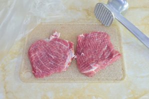 Мясо в духовке с помидорами