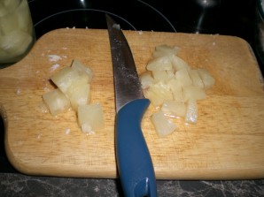 Салат с ананасом и чесноком - фото шаг 3