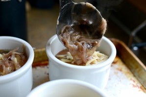 Французский суп с луком - фото шаг 10