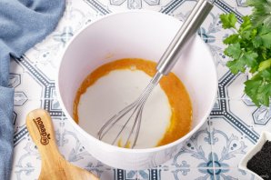 Заливной пирог с капустой на кефире - фото шаг 7