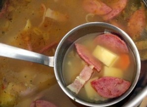 Суп с горохом и копченой колбасой - фото шаг 6