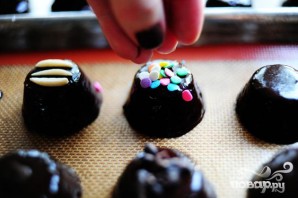 Шоколадные пирожные в сливочной глазури - фото шаг 8