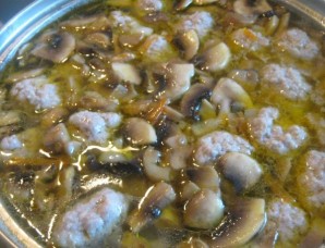 Суп с фрикадельками и грибами   - фото шаг 11