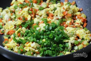 Рис с овощами и яйцом - фото шаг 5