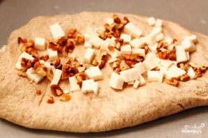 Домашний хлеб с орехами, базиликом и козьим сыром - фото шаг 6