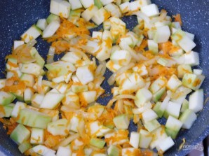 Гарнир из кабачков с овощами в сливках - фото шаг 2