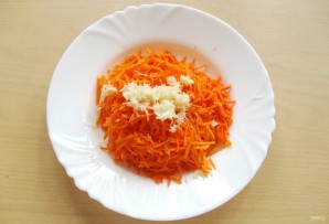 Салат из баклажанов с луком и морковью на зиму - фото шаг 6
