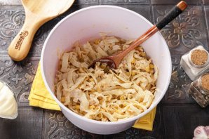 Салат с курицей и блинчиками