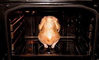 Курица в духовке на подставке - фото шаг 2