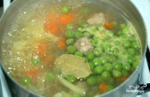 Суп с фрикадельками и горошком - фото шаг 3