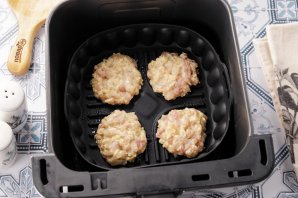 Рубленые котлеты в аэрогриле - фото шаг 7