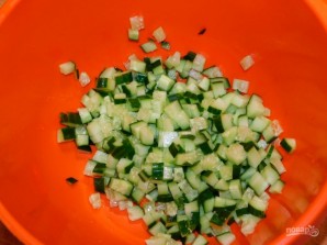 Салат с кукурузой, огурцами и помидорами - фото шаг 1