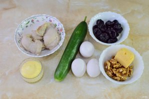 Салат из курицы и чернослива - фото шаг 1
