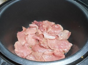 Свинина с помидорами и картофелем в мультиварке - фото шаг 2